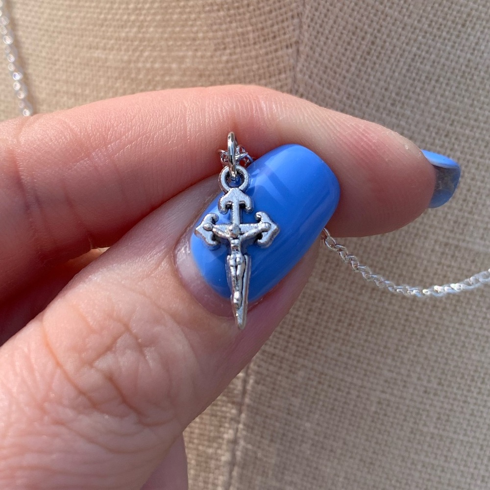 NWT Sterling Silver Plated Chain & Crucifix Alloy Metal Charm Necklace - Picture 5 of 16